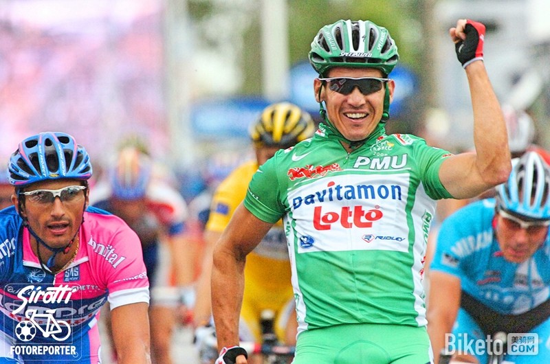 Robbie-McEwen-sprint-green-jersey-Tour-de-France-pic-Sirotti.jpg